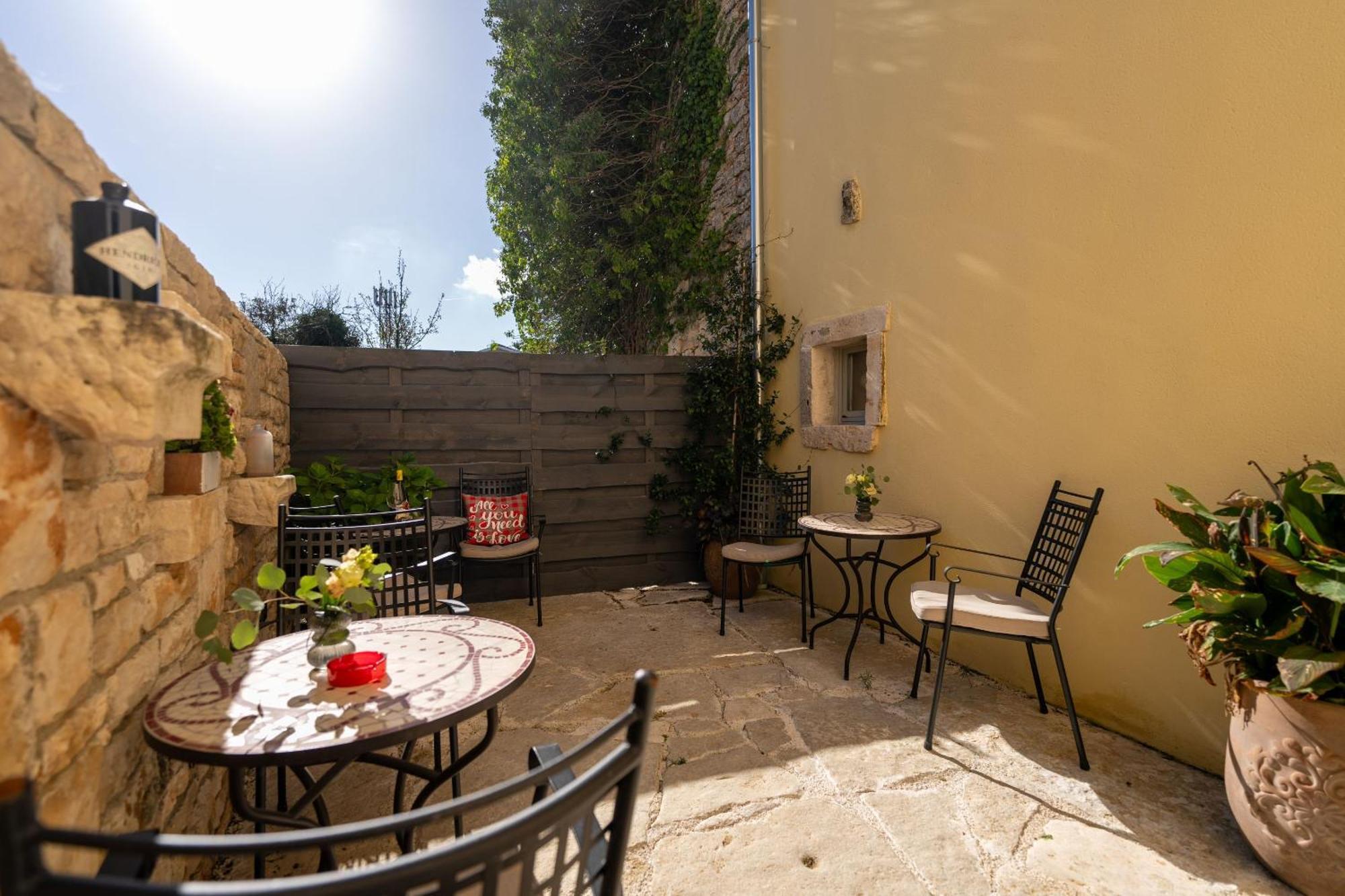 Della Croce Bed&Breakfast Svetvincenat Bagian luar foto