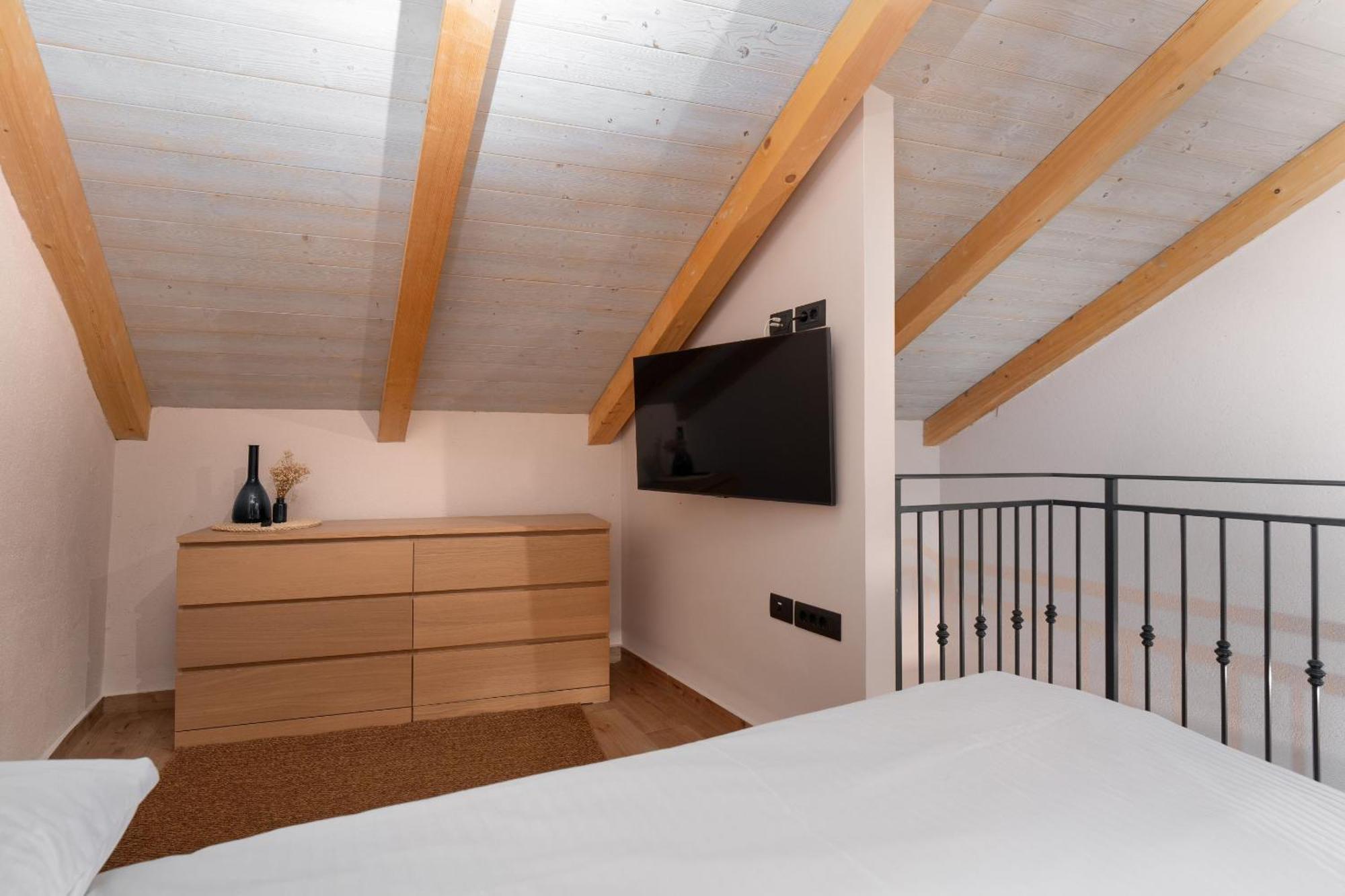 Della Croce Bed&Breakfast Svetvincenat Bagian luar foto