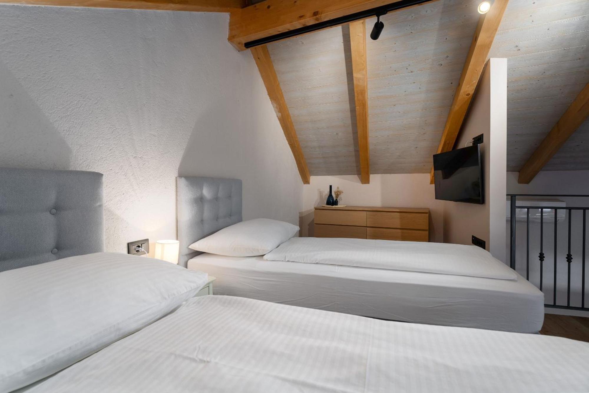 Della Croce Bed&Breakfast Svetvincenat Bagian luar foto